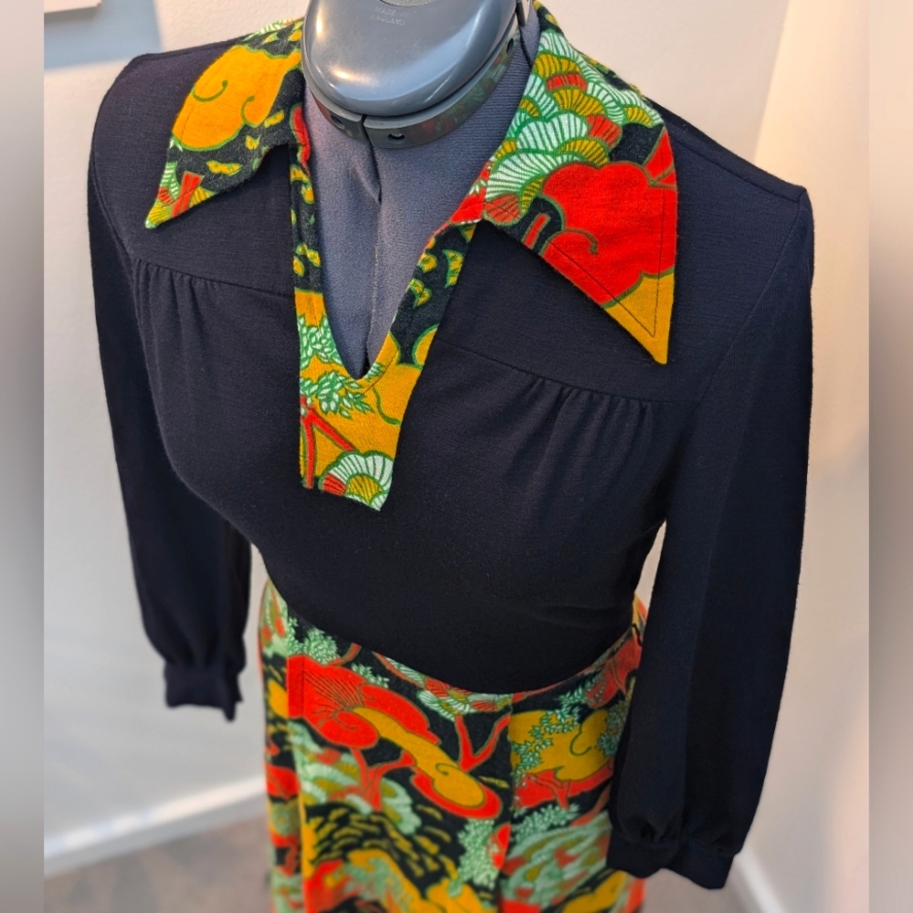 Vintage wool 1970s dress wide lapel black yellow orange red green XS Small 2/4